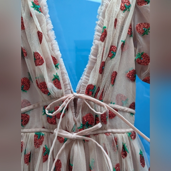 Strawberry dress - Picture 3 of 5